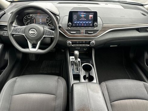 Used 2024 Nissan Altima 2.5 SV image 16