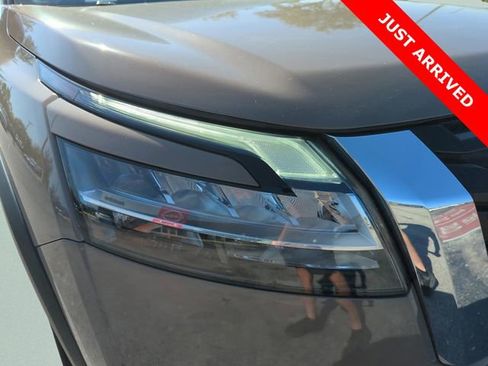 Certified 2023 Nissan Pathfinder Platinum image 17