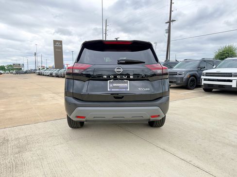 Used 2023 Nissan Rogue SV AWD/4WD image 6