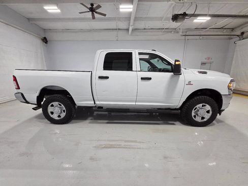 Used 2024 RAM 2500 Tradesman w/ Chrome Appearance Group AWD/4WD image 9