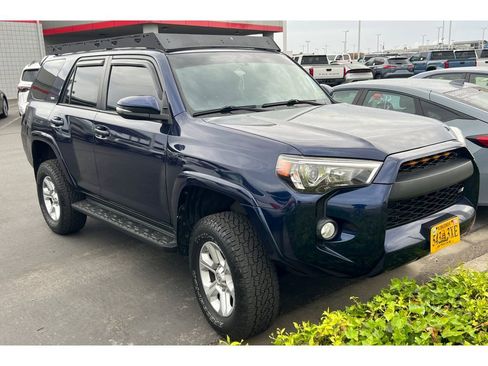 Used 2017 Toyota 4Runner SR5 Premium image 2