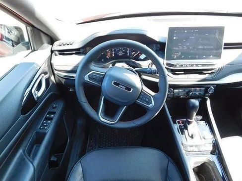 Used 2025 Jeep Compass Trailhawk AWD/4WD image 12