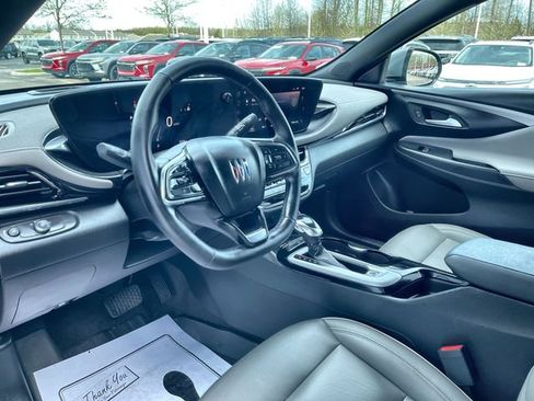 Certified 2025 Buick Envista Avenir FWD image 10
