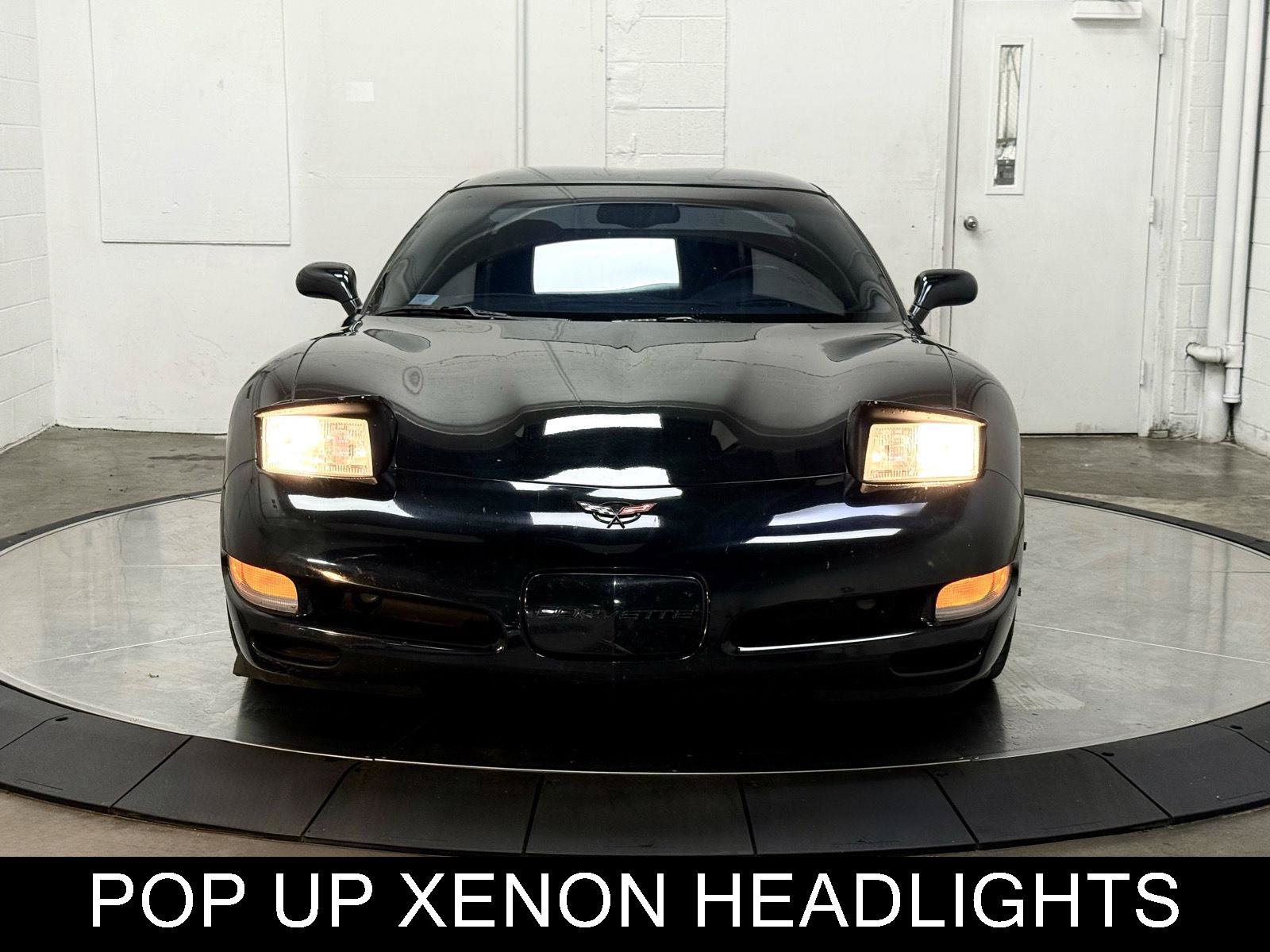 Used 2004 Chevrolet Corvette Coupe RWD image 2