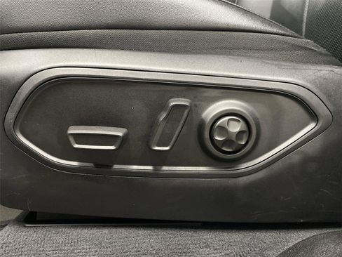 Used 2022 Jeep Grand Cherokee Limited 4xe w/ Luxury Tech Group II image 18