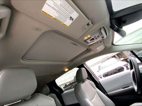 Used 2025 Toyota Sienna XLE image 13