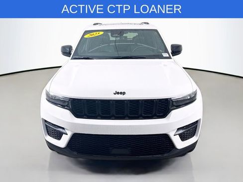 New 2025 Jeep Grand Cherokee Altitude AWD/4WD image 2