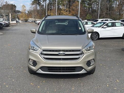 Used 2017 Ford Escape SE w/ Equipment Group 201A image 2