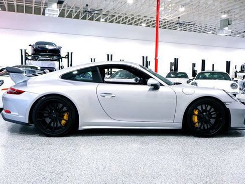 Used 2018 Porsche 911 GT3 RWD image 11