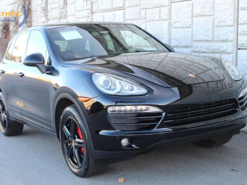 Used 2014 Porsche Cayenne Platinum Edition image 2