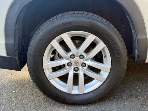 Used 2015 Toyota Highlander LE FWD image 16
