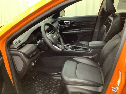 New 2026 Jeep Compass Latitude w/ Sun and Sound Group AWD/4WD image 16