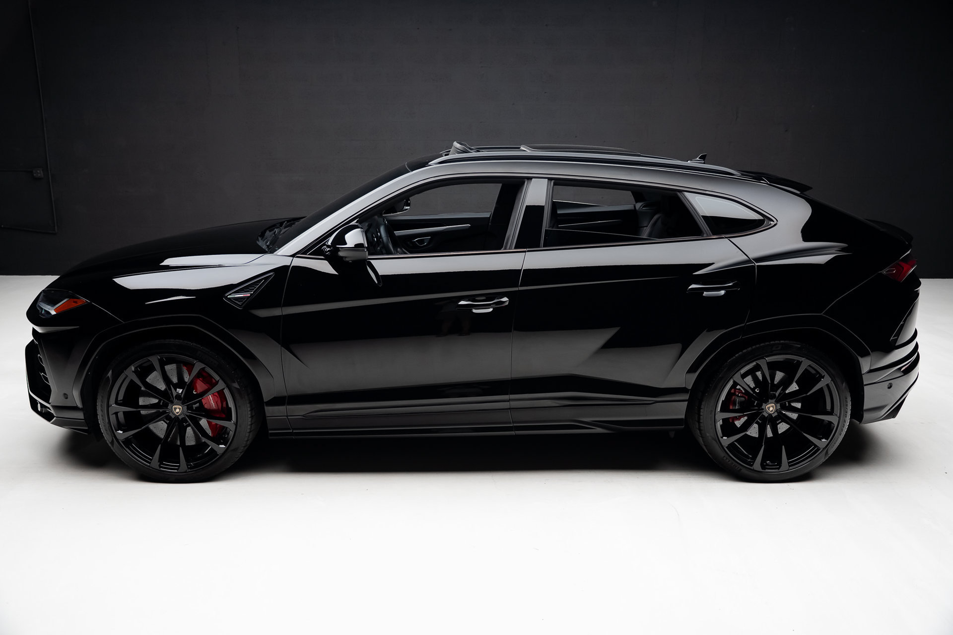Used 2019 Lamborghini Urus AWD/4WD image 16