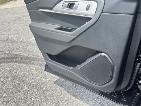 New 2026 Ford Explorer Active RWD image 12