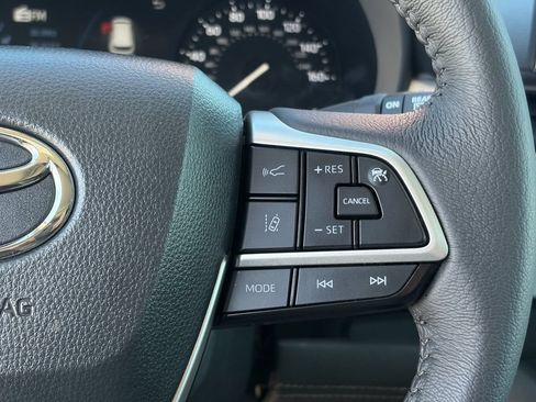 Certified 2025 Toyota Sienna XLE w/ XLE Plus Package AWD/4WD image 39