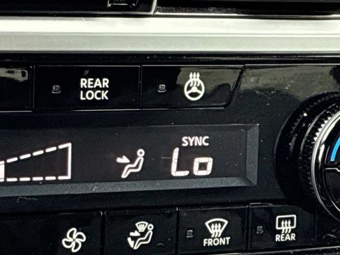 Certified 2025 Nissan Pathfinder SL AWD/4WD image 36