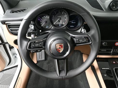 Certified 2026 Porsche Macan image 9