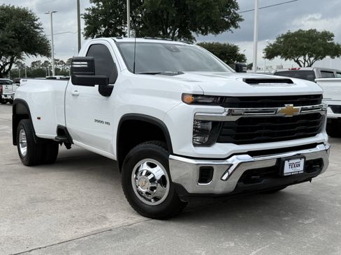 Used 2024 Chevrolet Silverado 3500 LT AWD/4WD image 2