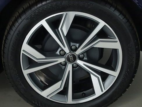 Used 2024 Audi Q4 e-tron Premium w/ Convenience Package image 39