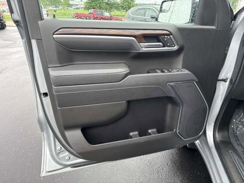 Used 2025 GMC Sierra 1500 SLT AWD/4WD image 5