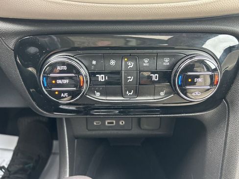 Used 2020 Buick Encore GX Essence w/ Experience Buick Package AWD/4WD image 20