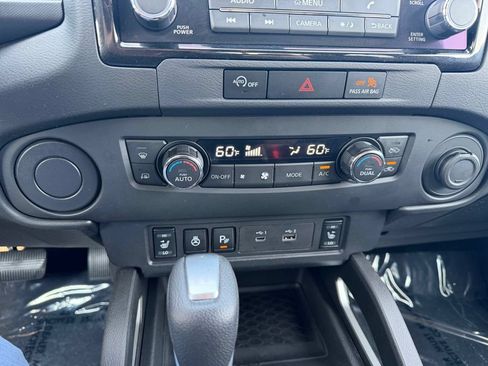Used 2024 Nissan Frontier SV w/ SV Convenience Package RWD image 5