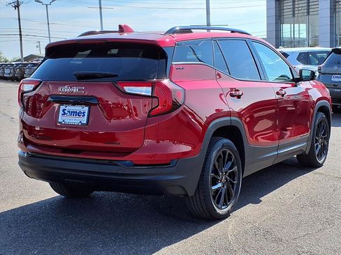 Used 2024 GMC Terrain SLT w/ Elevation Edition image 7