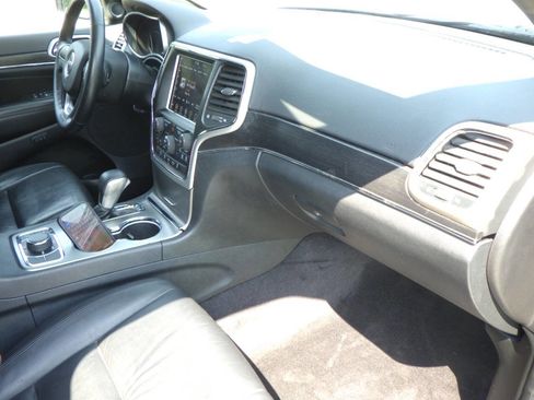 Used 2018 Jeep Grand Cherokee Limited AWD/4WD image 17