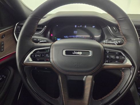 Used 2025 Jeep Grand Cherokee Summit w/ Obsidian Package AWD/4WD image 15