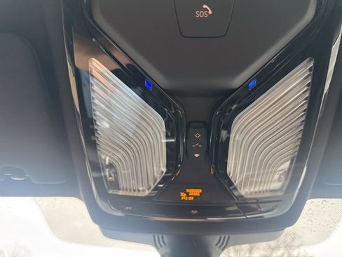 Used 2023 BMW 540i w/ Premium Package image 25