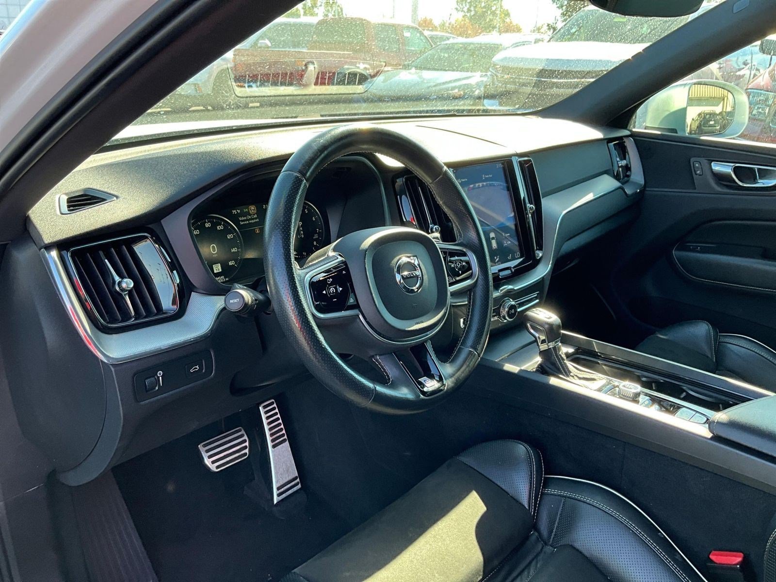 Used 2018 Volvo XC60 T5 R-Design w/ Convenience Package AWD/4WD image 16