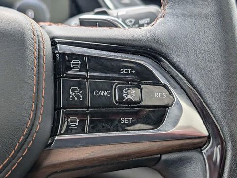 Used 2023 Jeep Grand Cherokee Summit AWD/4WD image 27