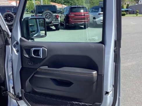 Certified 2024 Jeep Wrangler Unlimited Sahara w/ Technology Group AWD/4WD image 22