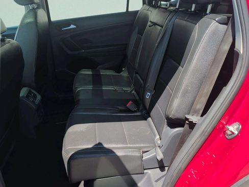 Used 2020 Volkswagen Tiguan SE w/ Panoramic Sunroof Package FWD image 28