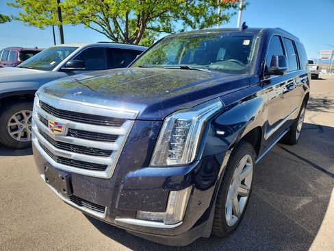 Used 2018 Cadillac Escalade Premium Luxury image 3