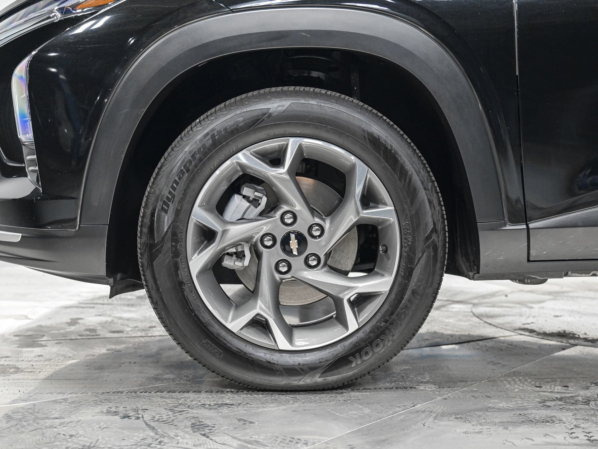 Used 2025 Chevrolet Trax LT FWD image 3