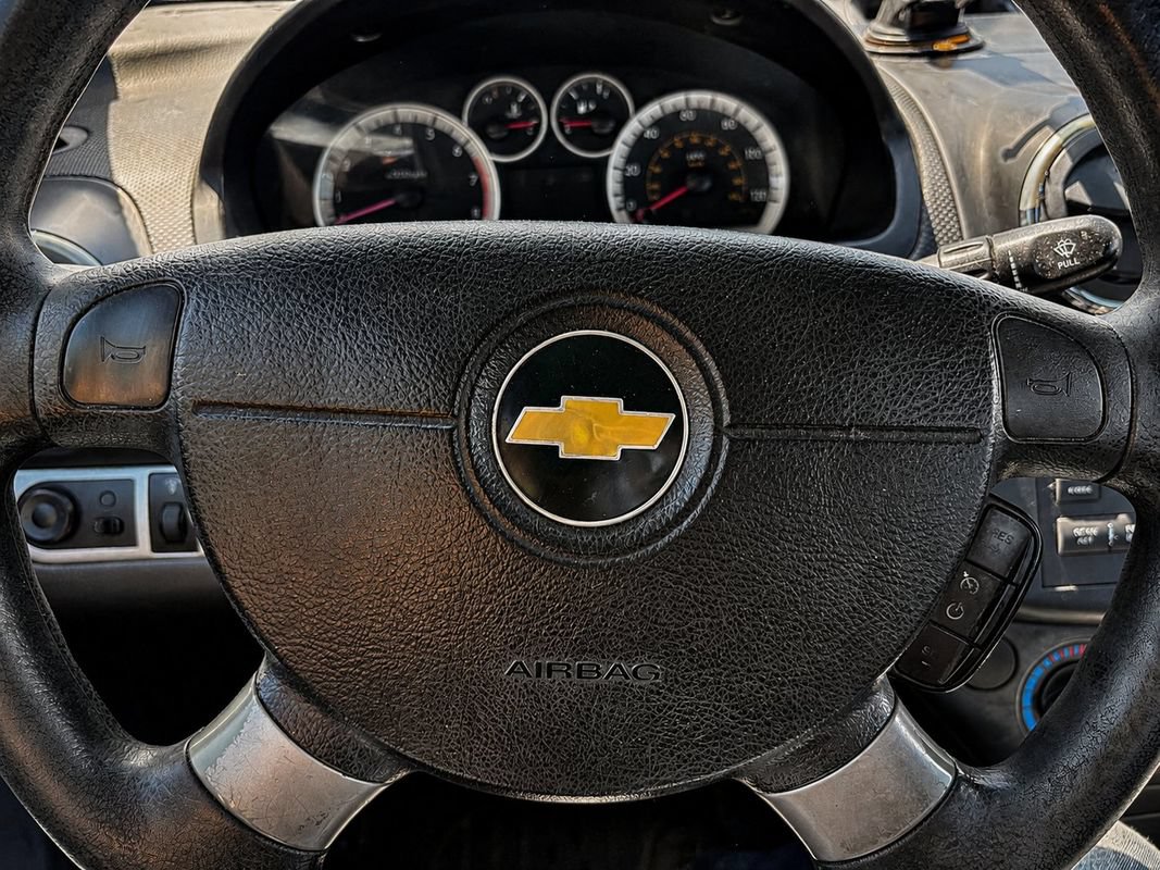 Used 2010 Chevrolet Aveo LT w/ LPO, Bodyside Molding Package FWD image 12