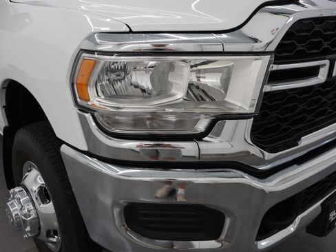 Used 2024 RAM 3500 Tradesman w/ Chrome Appearance Group AWD/4WD image 23