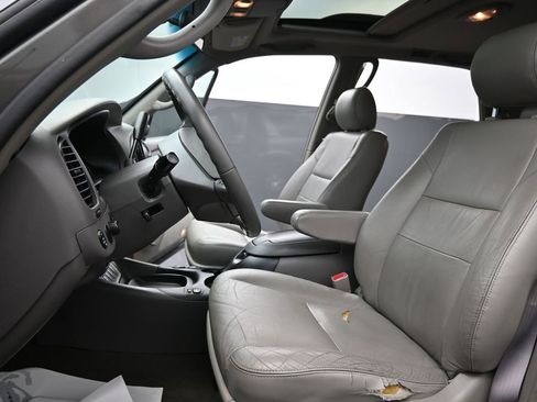 Used 2005 Toyota Sequoia SR5 image 10