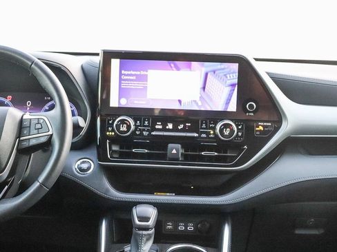 Used 2023 Toyota Highlander Platinum FWD image 15