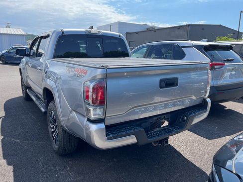 Used 2021 Toyota Tacoma TRD Sport AWD/4WD image 3