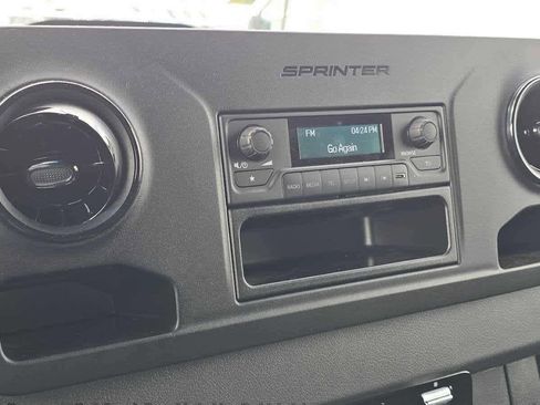 Used 2025 Mercedes-Benz Sprinter 2500 image 33
