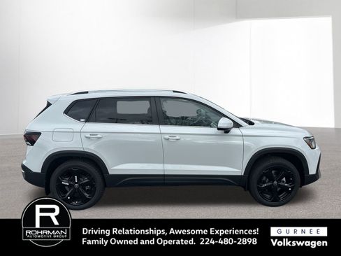 Used 2025 Volkswagen Taos SEL image 11