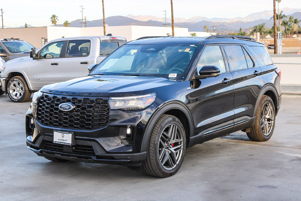 Used 2026 Ford Explorer ST-Line w/ ST-Line Street Pack RWD image 4