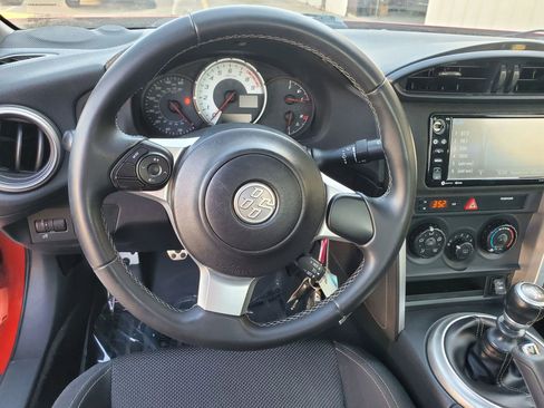 Used 2017 Toyota 86 image 29