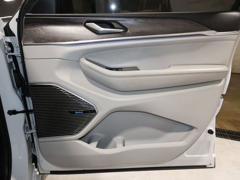 Used 2022 Jeep Grand Cherokee L Overland image 19