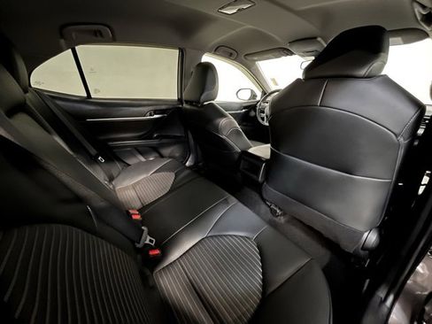 Used 2020 Toyota Camry SE image 12