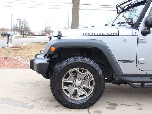 Used 2016 Jeep Wrangler Unlimited Rubicon w/ Connectivity Group image 41