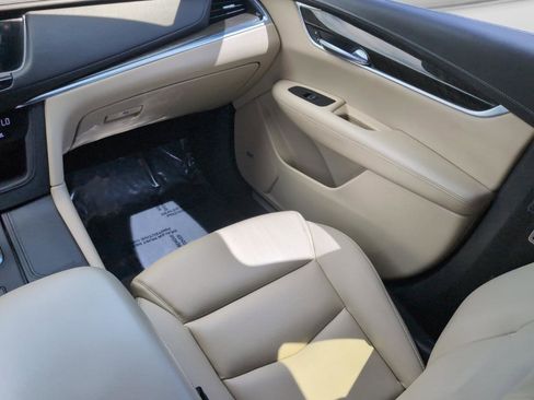 Used 2018 Cadillac XT5 FWD image 15