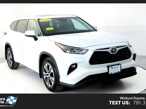 Certified 2022 Toyota Highlander XLE image 1